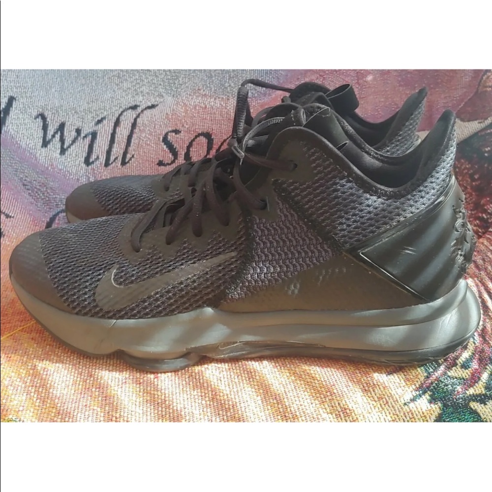 Nike Lebron Witness IV Basketball Shoes